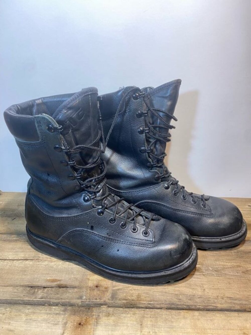 Canadian Wet Weather Combat Boots Size 260/98 US 8.5 GORETEX And Vibram Sole